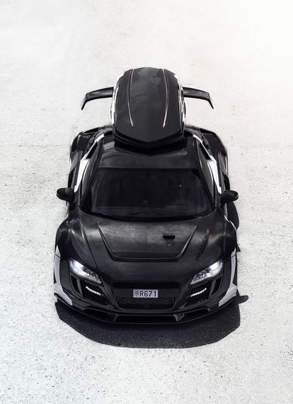 Audi R8 snowboarding